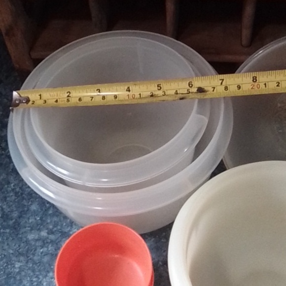 Tupperware odds - Picture 2 of 4
